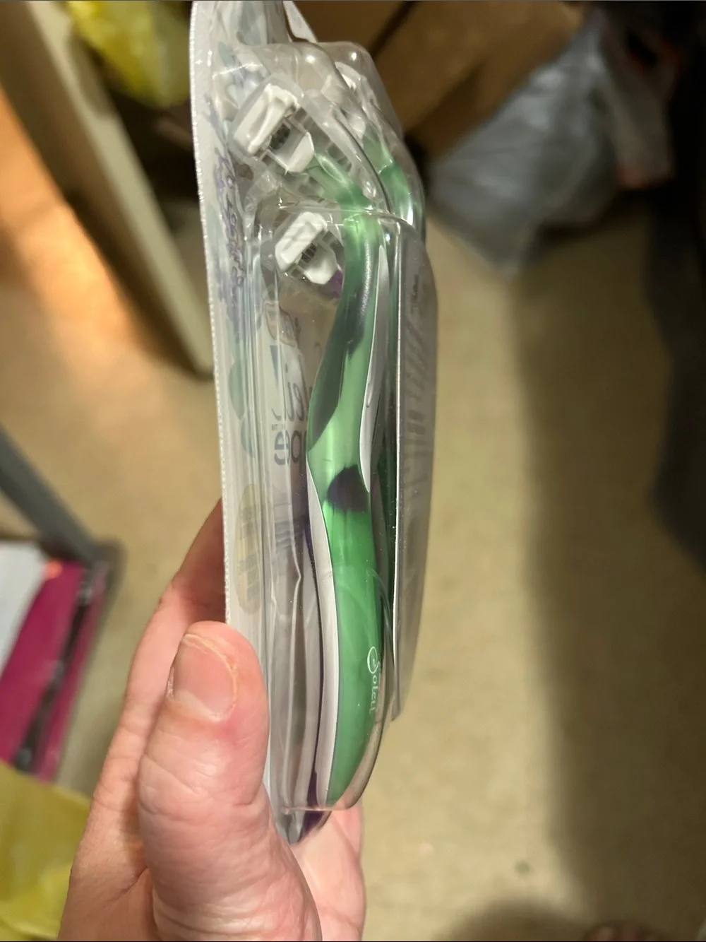 Soleil Escape 4-Count Women's Razors - Green & Purple - Picture 3 of 4